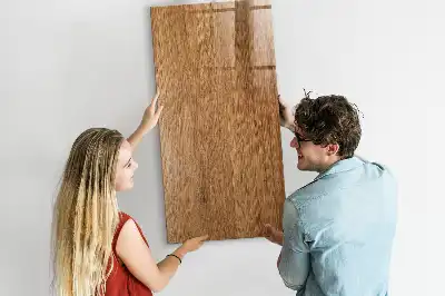 Quadro magnético com caneta em madeira com tons quentes