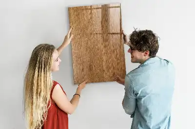 Quadro magnético com caneta em madeira com tons quentes