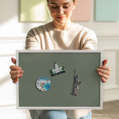 Quadro magnético com moldura branca Cor oliva