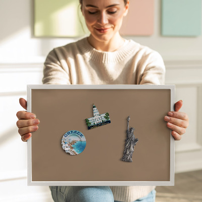Quadro magnético com moldura branca Cor marrom claro