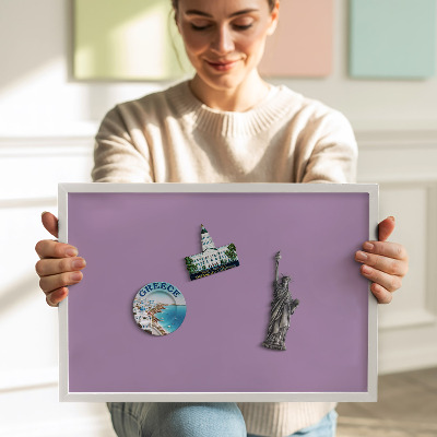 Quadro magnético com moldura branca Cor roxa pastel