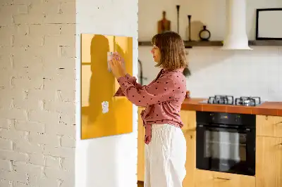 Quadro magnético de apagar a seco na cor amarelo-ouro