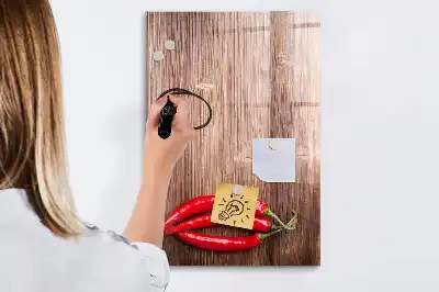 Quadro magnético de apagar a seco estampa de pimentas em tábua de madeira