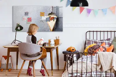 Quadro magnético para desenho em formato de pedaço de bolo