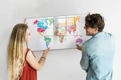Quadro magnético para escrita com nomes de países coloridos