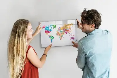 Quadro magnético para escrita com nomes de países coloridos