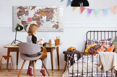 Mapa-múndi em tijolos com quadro magnético para escrever