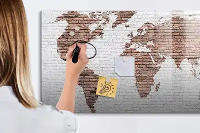 Mapa-múndi em tijolos com quadro magnético para escrever