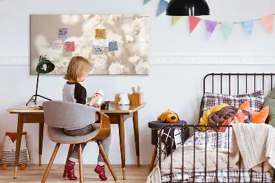 Quadro magnético para desenhar com estampa de pequenas flores brancas
