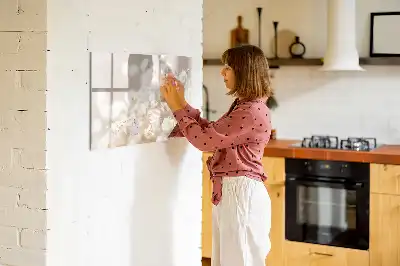 Quadro magnético para desenhar com estampa de pequenas flores brancas