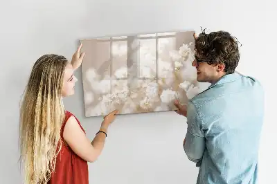 Quadro magnético para desenhar com estampa de pequenas flores brancas