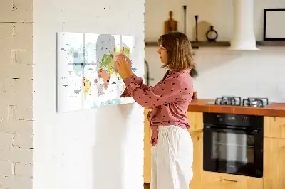 Quadro magnético para desenhar com tema de mapa-múndi e animais