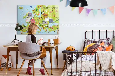 Mapa-múndi magnético com quadro para desenhar e bandeiras