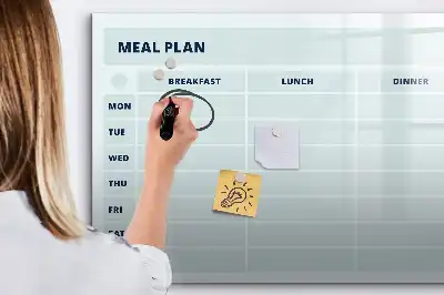 Quadro magnético para escrita com design de menu em tons pastel