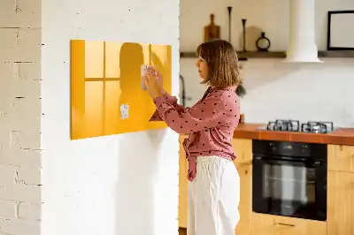 Quadro magnético para escrita na cor amarelo ouro