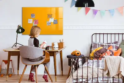 Quadro magnético para escrita na cor amarelo ouro
