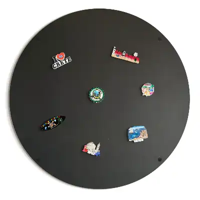 Quadro magnético para ímanes de férias redondo de cor preta