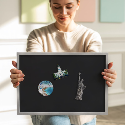 Quadro magnético com moldura prateada Cor preta