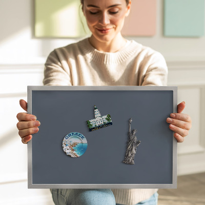 Quadro magnético com moldura prateada Cor cinza fria
