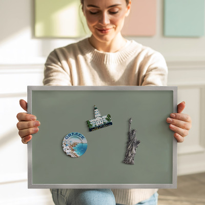 Quadro magnético com moldura prateada Cor verde-oliva clara