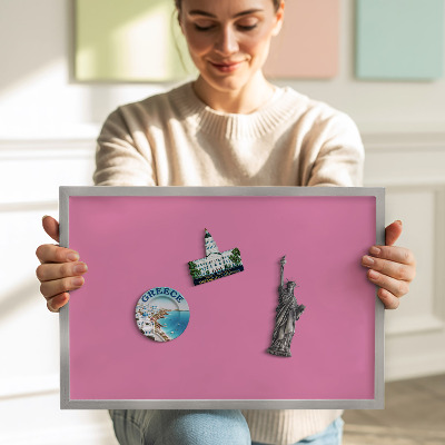 Quadro magnético com moldura prateada Cor rosa