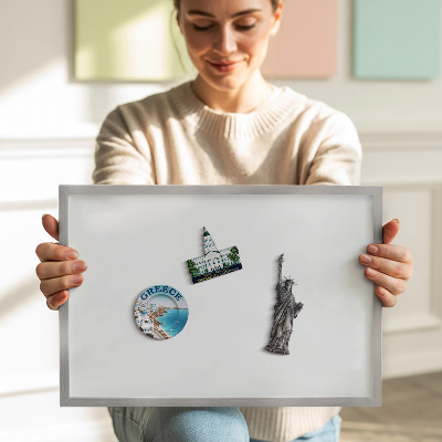 Quadro magnético com moldura prateada Cor branca