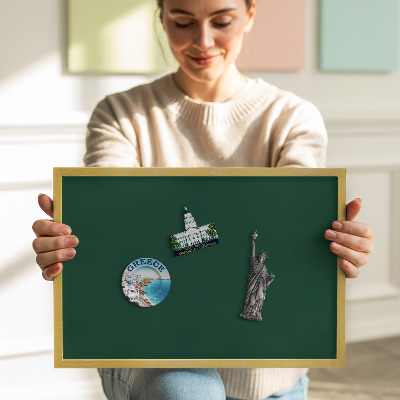 Quadro magnético com moldura dourada Cor verde escuro