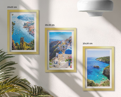 Tríptico com moldura Vistas do litoral grego e da cidade de Oia, em Santorini.