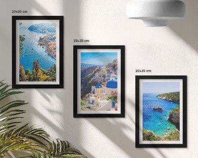 Tríptico com moldura Vistas do litoral grego e da cidade de Oia, em Santorini.