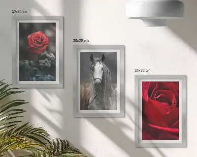 Conjunto de 3 quadros decorativos de rosas vermelhas e cavalo em cenário cinza