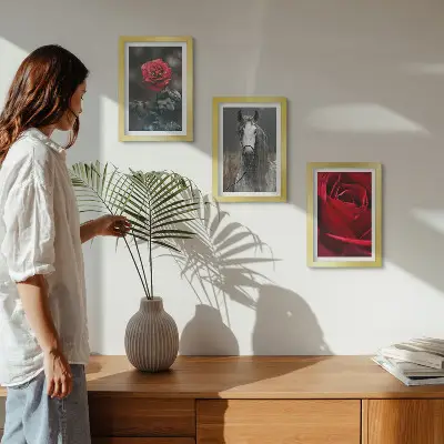 Conjunto de 3 quadros decorativos de rosas vermelhas e cavalo em cenário cinza