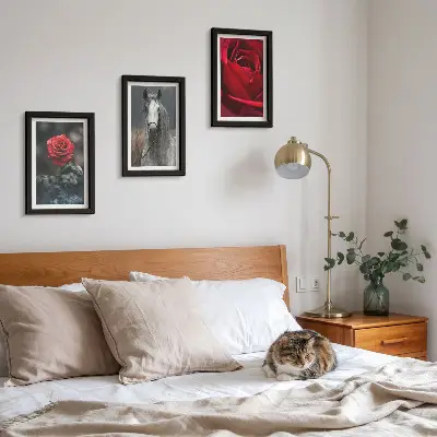 Conjunto de 3 quadros decorativos de rosas vermelhas e cavalo em cenário cinza
