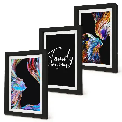 Tríptico com moldura retratos de pessoas com padrões coloridos e inscrição sobre família