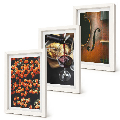Conjunto de molduras com imagens Flores românticas vintage, vinho e violino.