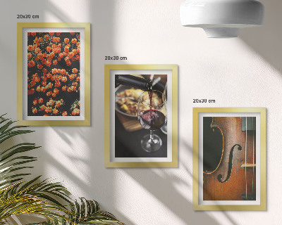 Conjunto de molduras com imagens Flores românticas vintage, vinho e violino.