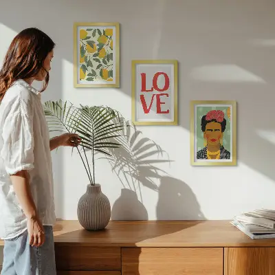 Tríptico com moldura pintura de limões com inscrição LOVE ao estilo de Frida Kahlo
