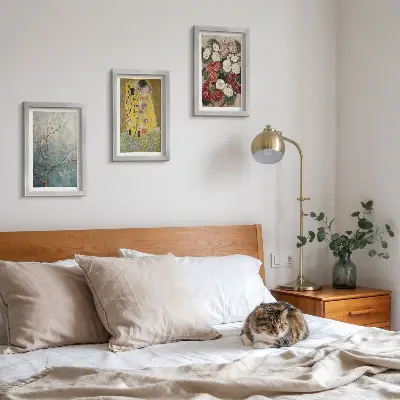 Conjunto de 3 quadros decorativos com estampas de flores e árvores no estilo da pintura O Beijo de Gustav Klimt
