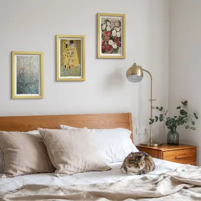 Conjunto de 3 quadros decorativos com estampas de flores e árvores no estilo da pintura O Beijo de Gustav Klimt