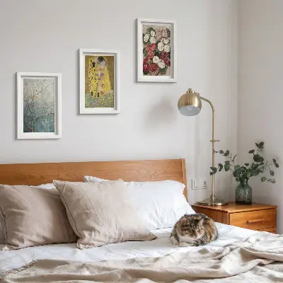 Conjunto de 3 quadros decorativos com estampas de flores e árvores no estilo da pintura O Beijo de Gustav Klimt
