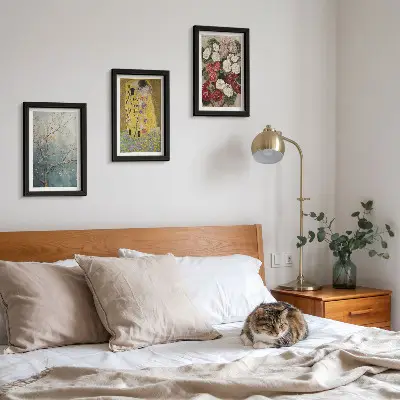 Conjunto de 3 quadros decorativos com estampas de flores e árvores no estilo da pintura O Beijo de Gustav Klimt