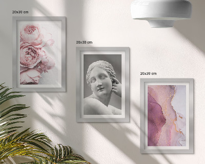 Conjunto de 3 quadros decorativos Escultura abstrata de uma mulher com peônias românticas