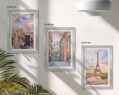 Conjunto de molduras com imagens Vista das cidades de Nova Iorque, Paris e Varsóvia ao entardecer.