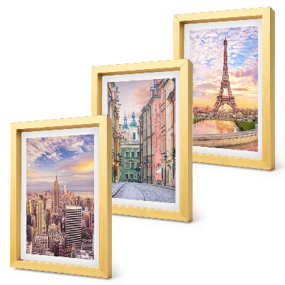 Conjunto de molduras com imagens Vista das cidades de Nova Iorque, Paris e Varsóvia ao entardecer.