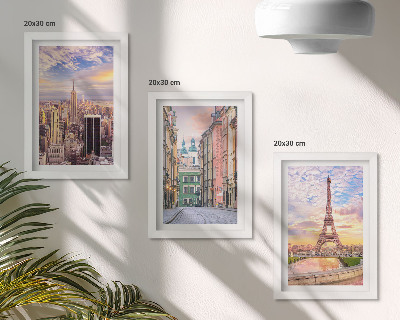 Conjunto de molduras com imagens Vista das cidades de Nova Iorque, Paris e Varsóvia ao entardecer.
