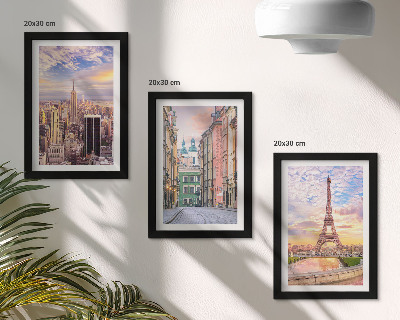 Conjunto de molduras com imagens Vista das cidades de Nova Iorque, Paris e Varsóvia ao entardecer.