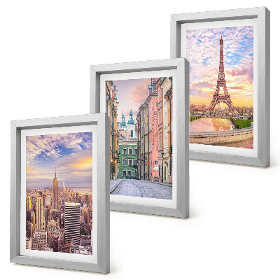Conjunto de molduras com imagens Vista das cidades de Nova Iorque, Paris e Varsóvia ao entardecer.
