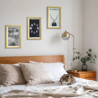 Conjunto de 3 quadros decorativos com estampa de paisagem florestal na neblina fases da lua e crânio de veado