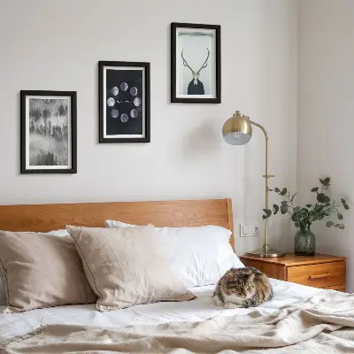Conjunto de 3 quadros decorativos com estampa de paisagem florestal na neblina fases da lua e crânio de veado