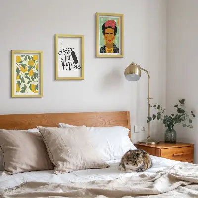 Conjunto de quadros com imagens retrato de Frida Kahlo em garrafa de vinho com limões