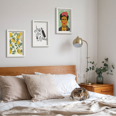 Conjunto de molduras com imagens Retrato de Frida Kahlo em uma garrafa de vinho com limões